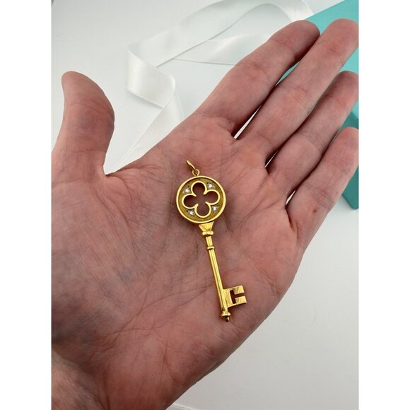 Tiffany & Co. 18k Gold Clover Diamond Quatrefoil Key Pendant Charm (7.4g) ✨🍀 - Picture 3 of 8